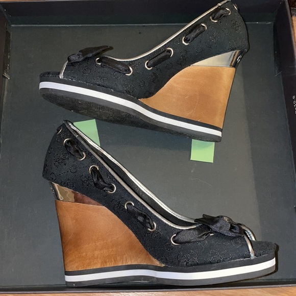 GUESS BRAND! WEDGES WITH BOW! Mint condition! - Picture 4 of 10